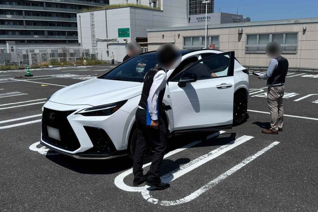 CTN車一括査定で予算業者による査定の様子